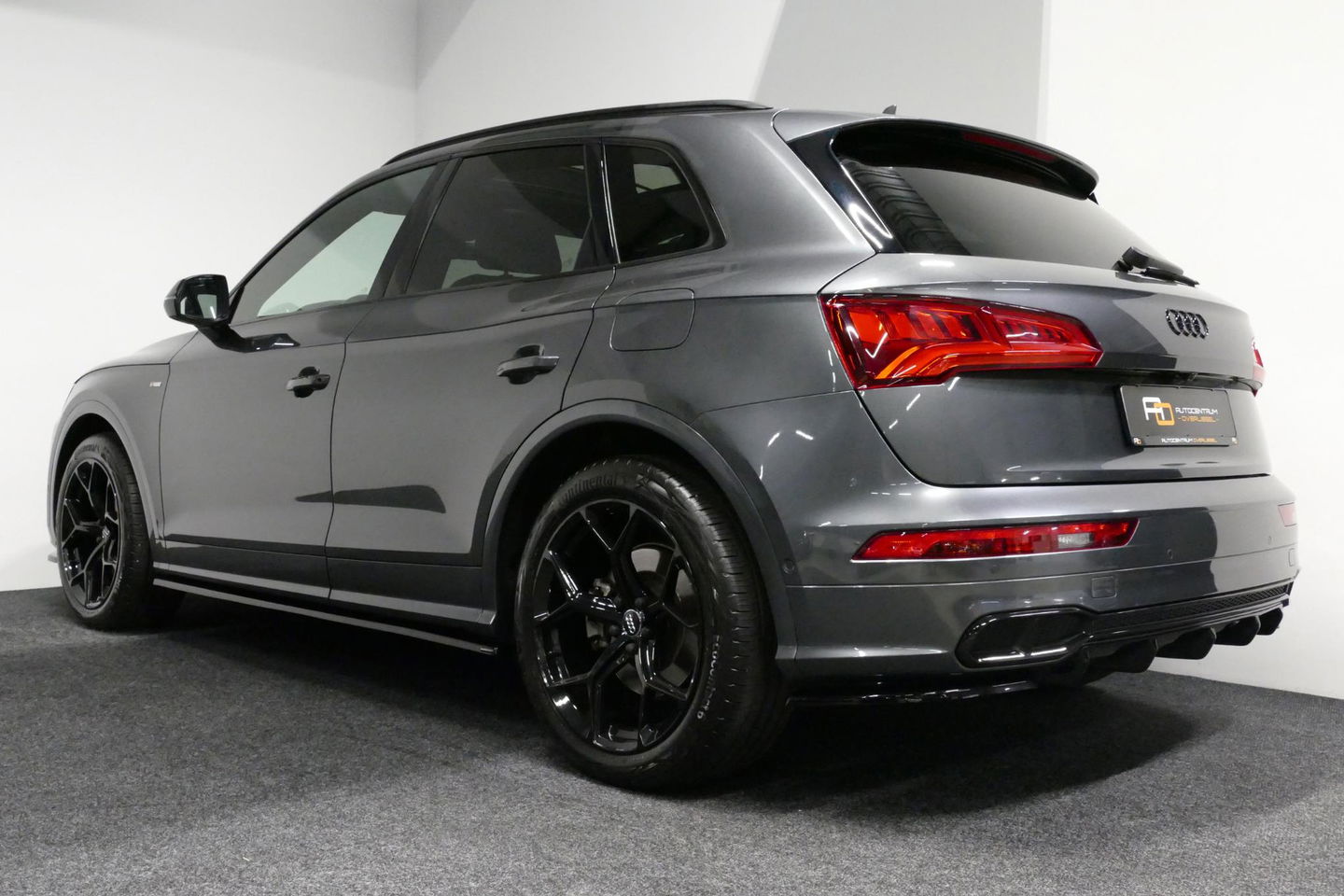 Audi Q5 55 TFSI e quattro Competition S Edition / Maxton Design Bodykit V.2 / Panoramadak / Luchtvering / Elektr. verstelbare voorstoelen / Bang & Olufsen Sound System / Matrix LED Koplampen / Rondomzichtcamera / Apple Carplay - Android Auto / Ambienteverlichting