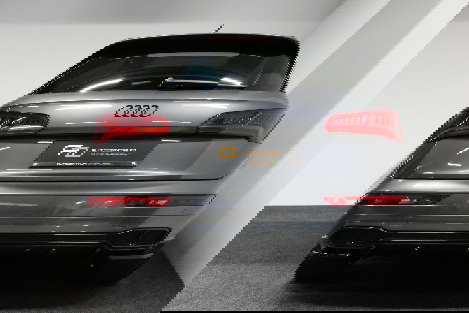 Audi Q5 55 TFSI e quattro Competition S Edition / Maxton Design Bodykit V.2 / Panoramadak / Luchtvering / Elektr. verstelbare voorstoelen / Bang & Olufsen Sound System / Matrix LED Koplampen / Rondomzichtcamera / Apple Carplay - Android Auto / Ambienteverlichting