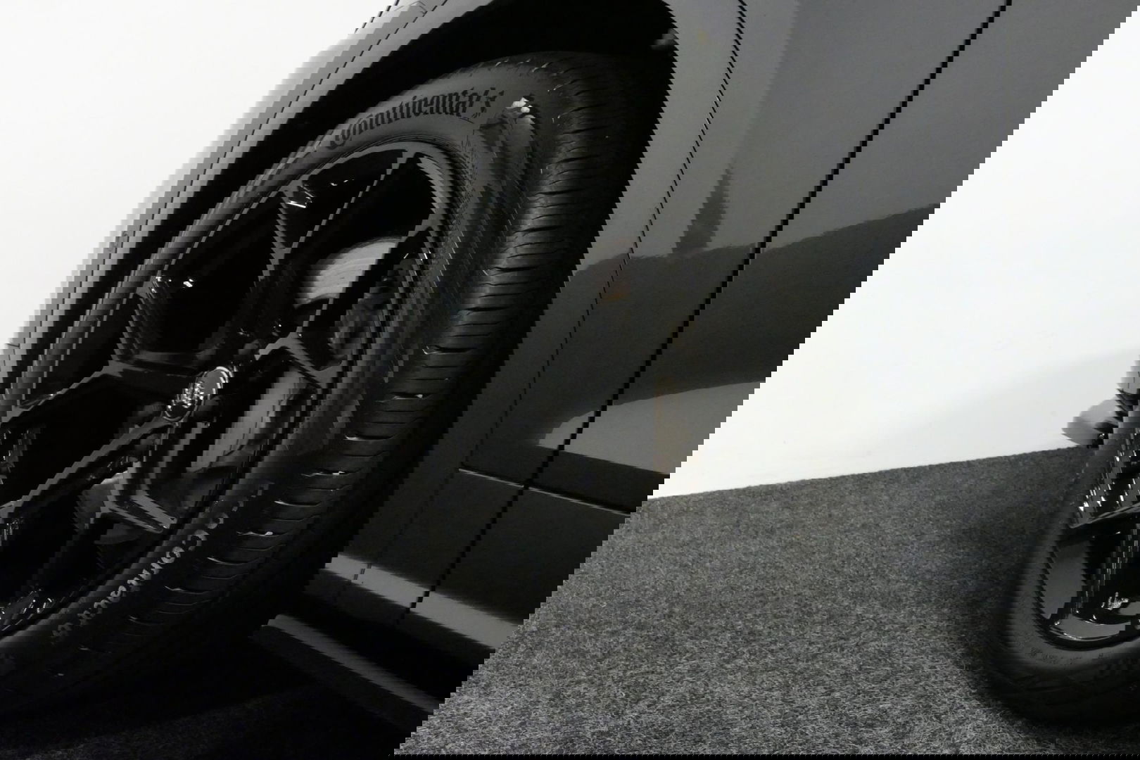 Audi Q5 55 TFSI e quattro Competition S Edition / Maxton Design Bodykit V.2 / Panoramadak / Luchtvering / Elektr. verstelbare voorstoelen / Bang & Olufsen Sound System / Matrix LED Koplampen / Rondomzichtcamera / Apple Carplay - Android Auto / Ambienteverlichting