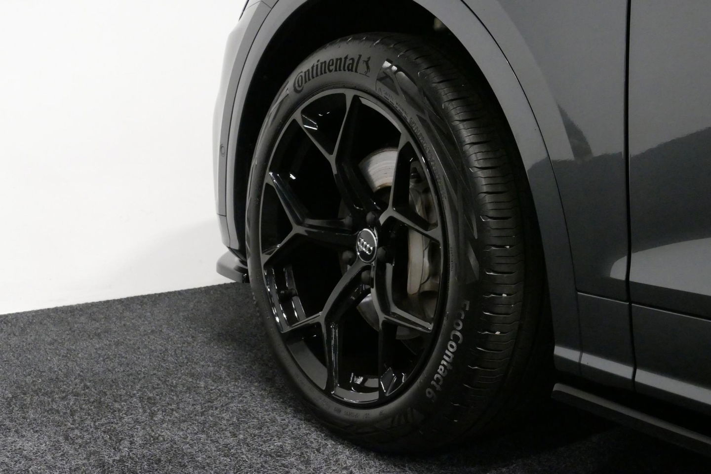 Audi Q5 55 TFSI e quattro Competition S Edition / Maxton Design Bodykit V.2 / Panoramadak / Luchtvering / Elektr. verstelbare voorstoelen / Bang & Olufsen Sound System / Matrix LED Koplampen / Rondomzichtcamera / Apple Carplay - Android Auto / Ambienteverlichting