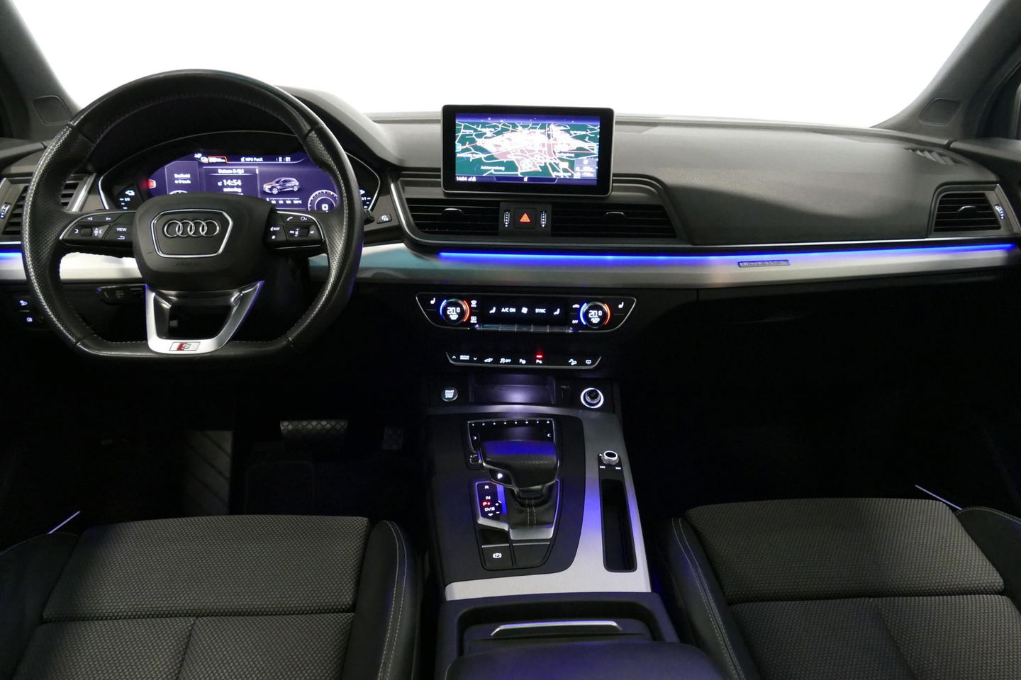 Audi Q5 55 TFSI e quattro Competition S Edition / Maxton Design Bodykit V.2 / Panoramadak / Luchtvering / Elektr. verstelbare voorstoelen / Bang & Olufsen Sound System / Matrix LED Koplampen / Rondomzichtcamera / Apple Carplay - Android Auto / Ambienteverlichting