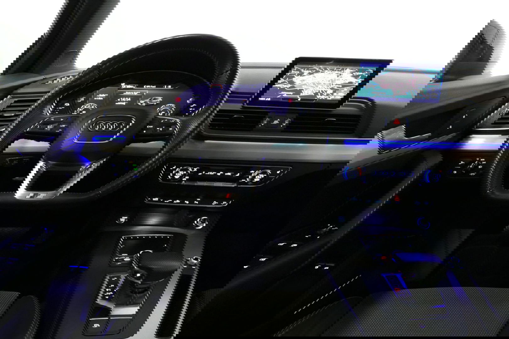 Audi Q5 55 TFSI e quattro Competition S Edition / Maxton Design Bodykit V.2 / Panoramadak / Luchtvering / Elektr. verstelbare voorstoelen / Bang & Olufsen Sound System / Matrix LED Koplampen / Rondomzichtcamera / Apple Carplay - Android Auto / Ambienteverlichting