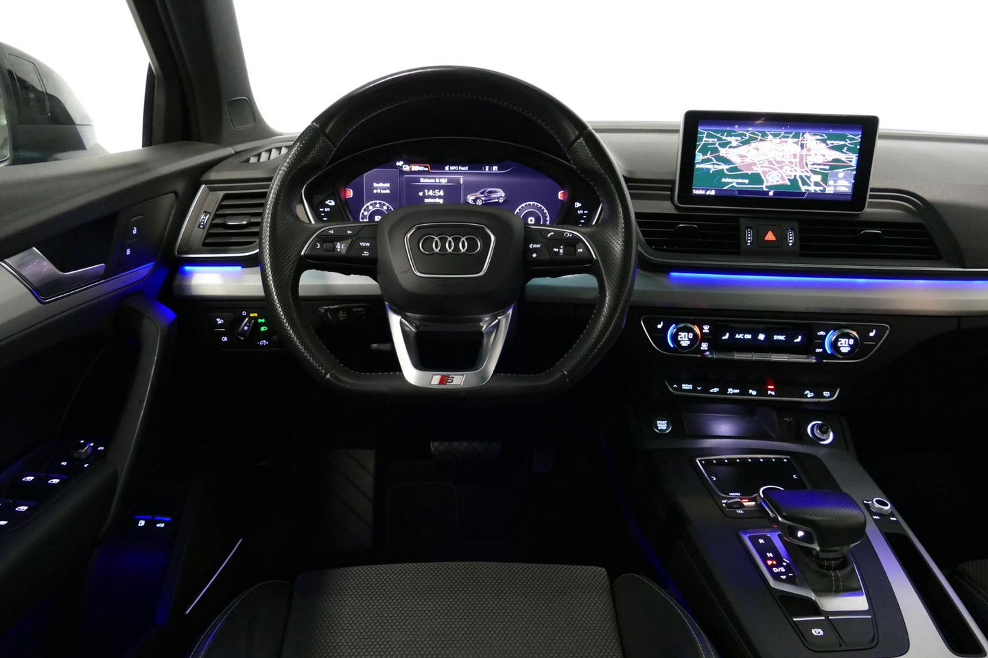 Audi Q5 55 TFSI e quattro Competition S Edition / Maxton Design Bodykit V.2 / Panoramadak / Luchtvering / Elektr. verstelbare voorstoelen / Bang & Olufsen Sound System / Matrix LED Koplampen / Rondomzichtcamera / Apple Carplay - Android Auto / Ambienteverlichting