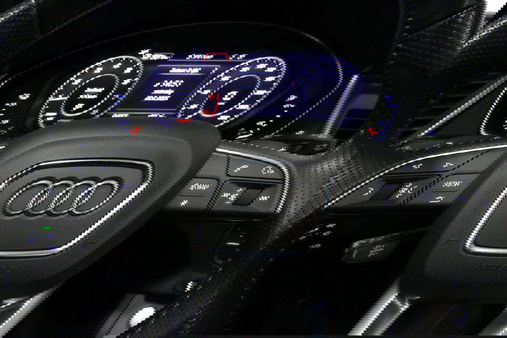 Audi Q5 55 TFSI e quattro Competition S Edition / Maxton Design Bodykit V.2 / Panoramadak / Luchtvering / Elektr. verstelbare voorstoelen / Bang & Olufsen Sound System / Matrix LED Koplampen / Rondomzichtcamera / Apple Carplay - Android Auto / Ambienteverlichting