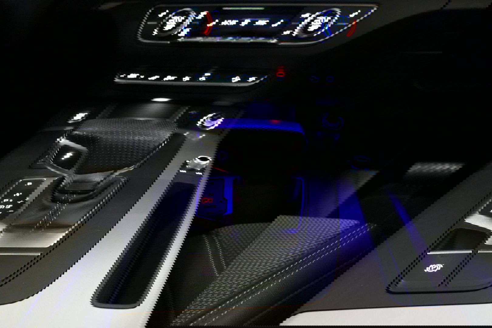 Audi Q5 55 TFSI e quattro Competition S Edition / Maxton Design Bodykit V.2 / Panoramadak / Luchtvering / Elektr. verstelbare voorstoelen / Bang & Olufsen Sound System / Matrix LED Koplampen / Rondomzichtcamera / Apple Carplay - Android Auto / Ambienteverlichting