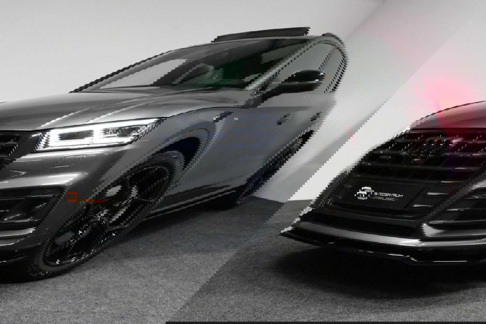 Audi Q5 55 TFSI e quattro Competition S Edition / Maxton Design Bodykit V.2 / Panoramadak / Luchtvering / Elektr. verstelbare voorstoelen / Bang & Olufsen Sound System / Matrix LED Koplampen / Rondomzichtcamera / Apple Carplay - Android Auto / Ambienteverlichting