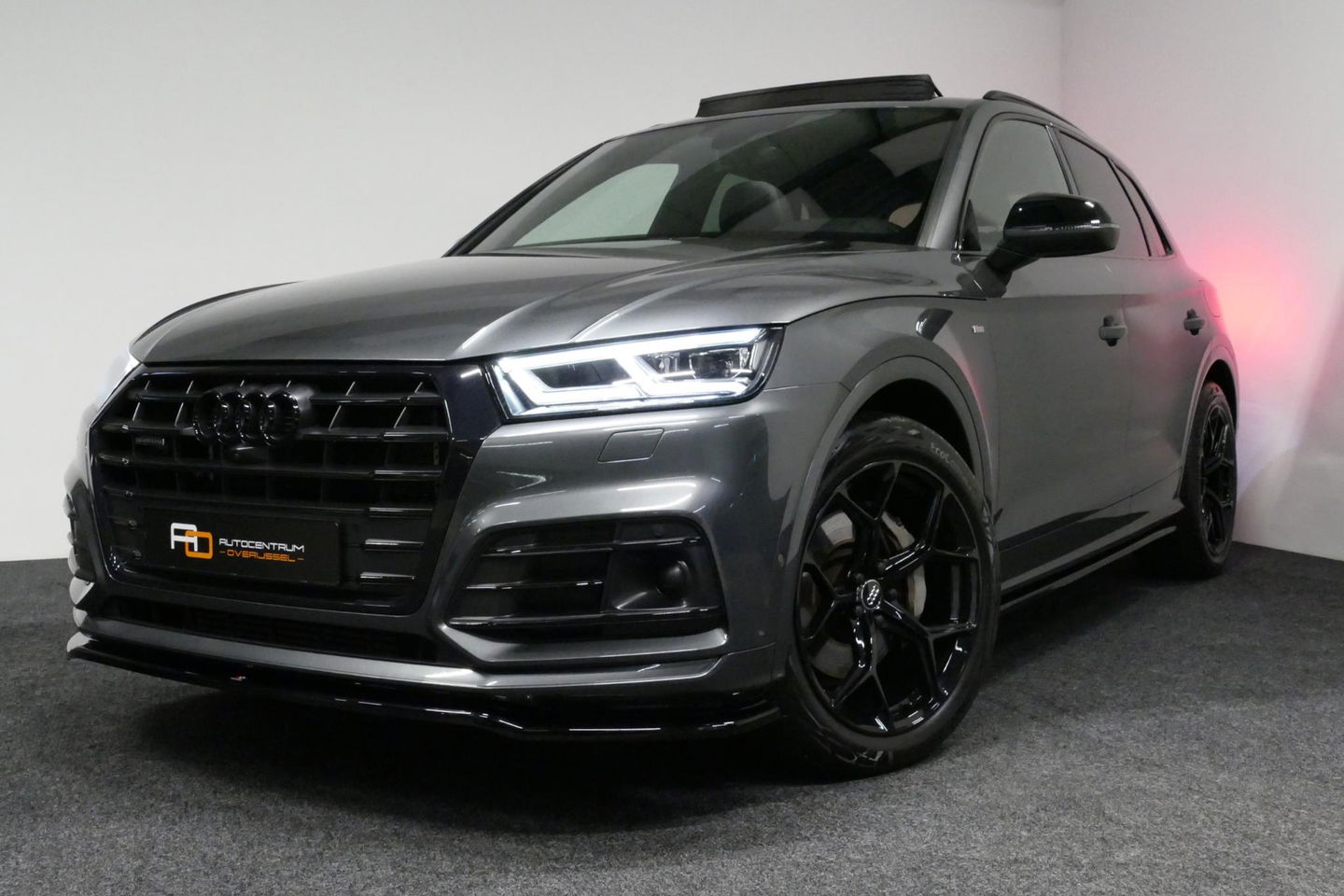 Audi Q5 55 TFSI e quattro Competition S Edition / Maxton Design Bodykit V.2 / Panoramadak / Luchtvering / Elektr. verstelbare voorstoelen / Bang & Olufsen Sound System / Matrix LED Koplampen / Rondomzichtcamera / Apple Carplay - Android Auto / Ambienteverlichting