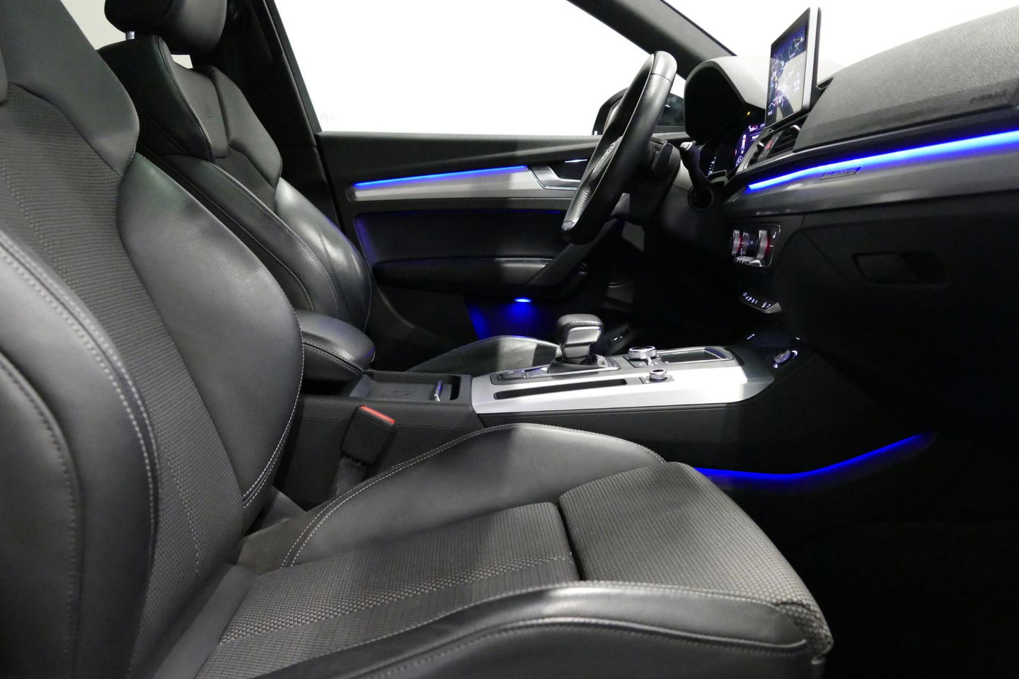 Audi Q5 55 TFSI e quattro Competition S Edition / Maxton Design Bodykit V.2 / Panoramadak / Luchtvering / Elektr. verstelbare voorstoelen / Bang & Olufsen Sound System / Matrix LED Koplampen / Rondomzichtcamera / Apple Carplay - Android Auto / Ambienteverlichting