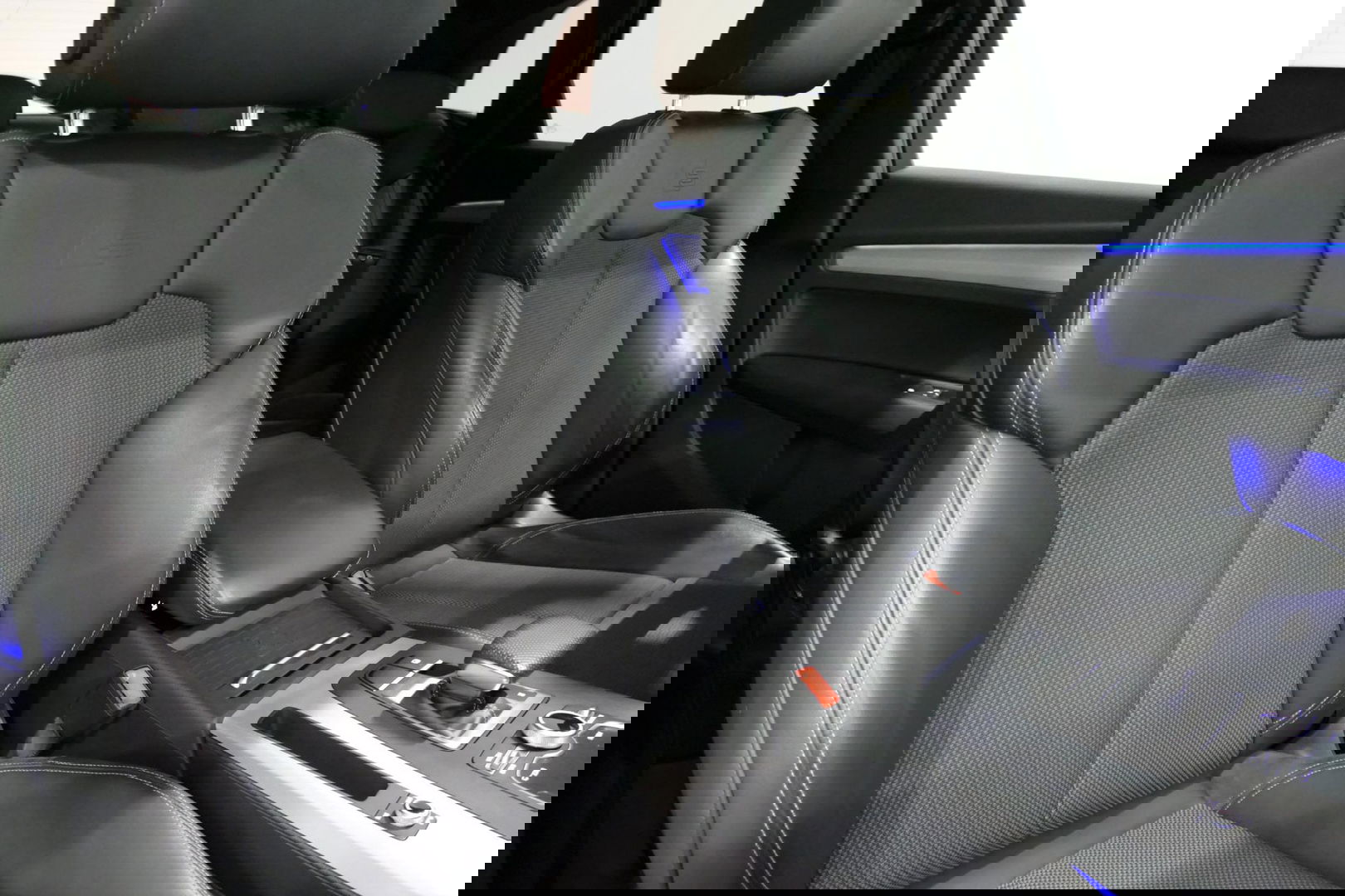 Audi Q5 55 TFSI e quattro Competition S Edition / Maxton Design Bodykit V.2 / Panoramadak / Luchtvering / Elektr. verstelbare voorstoelen / Bang & Olufsen Sound System / Matrix LED Koplampen / Rondomzichtcamera / Apple Carplay - Android Auto / Ambienteverlichting