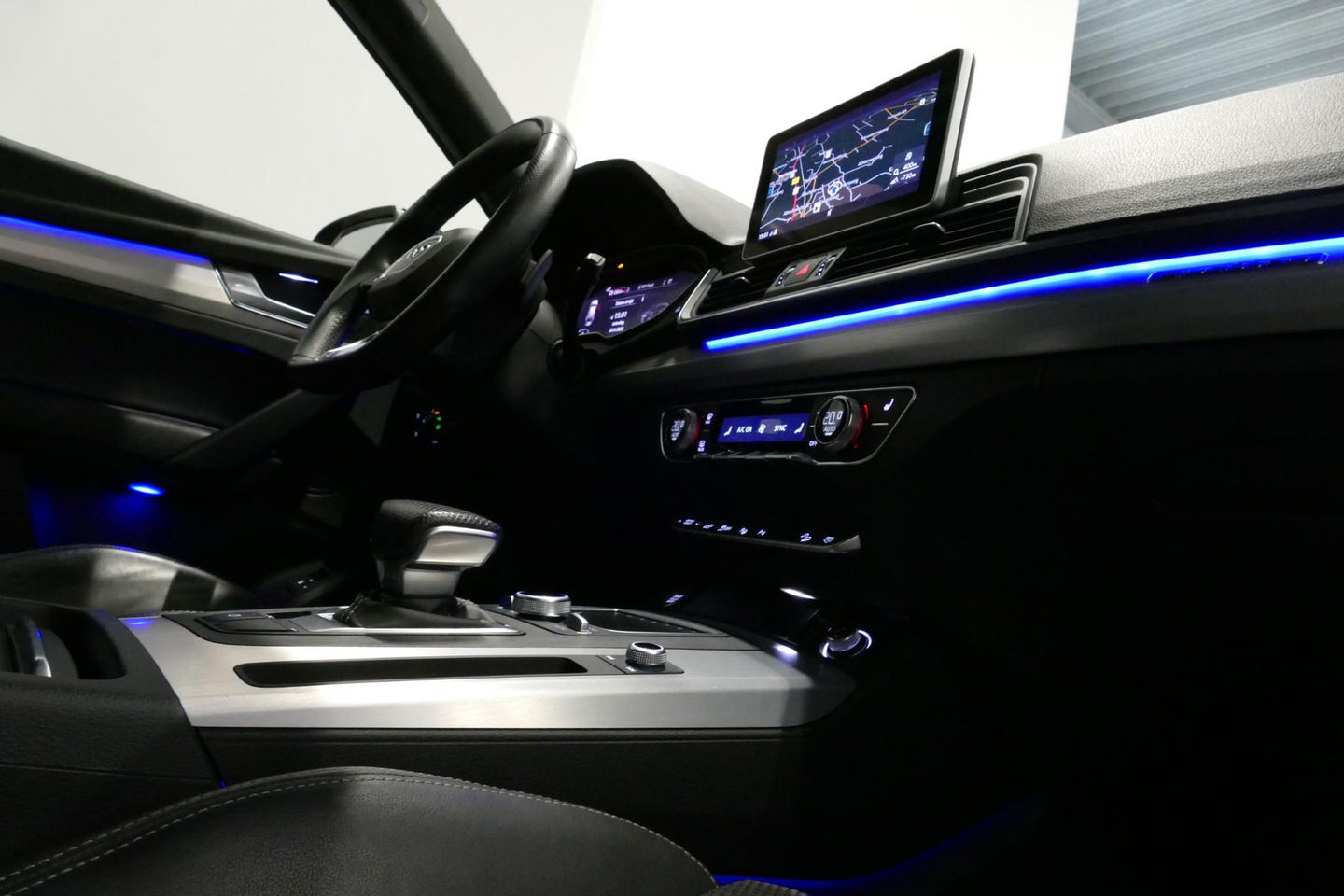 Audi Q5 55 TFSI e quattro Competition S Edition / Maxton Design Bodykit V.2 / Panoramadak / Luchtvering / Elektr. verstelbare voorstoelen / Bang & Olufsen Sound System / Matrix LED Koplampen / Rondomzichtcamera / Apple Carplay - Android Auto / Ambienteverlichting