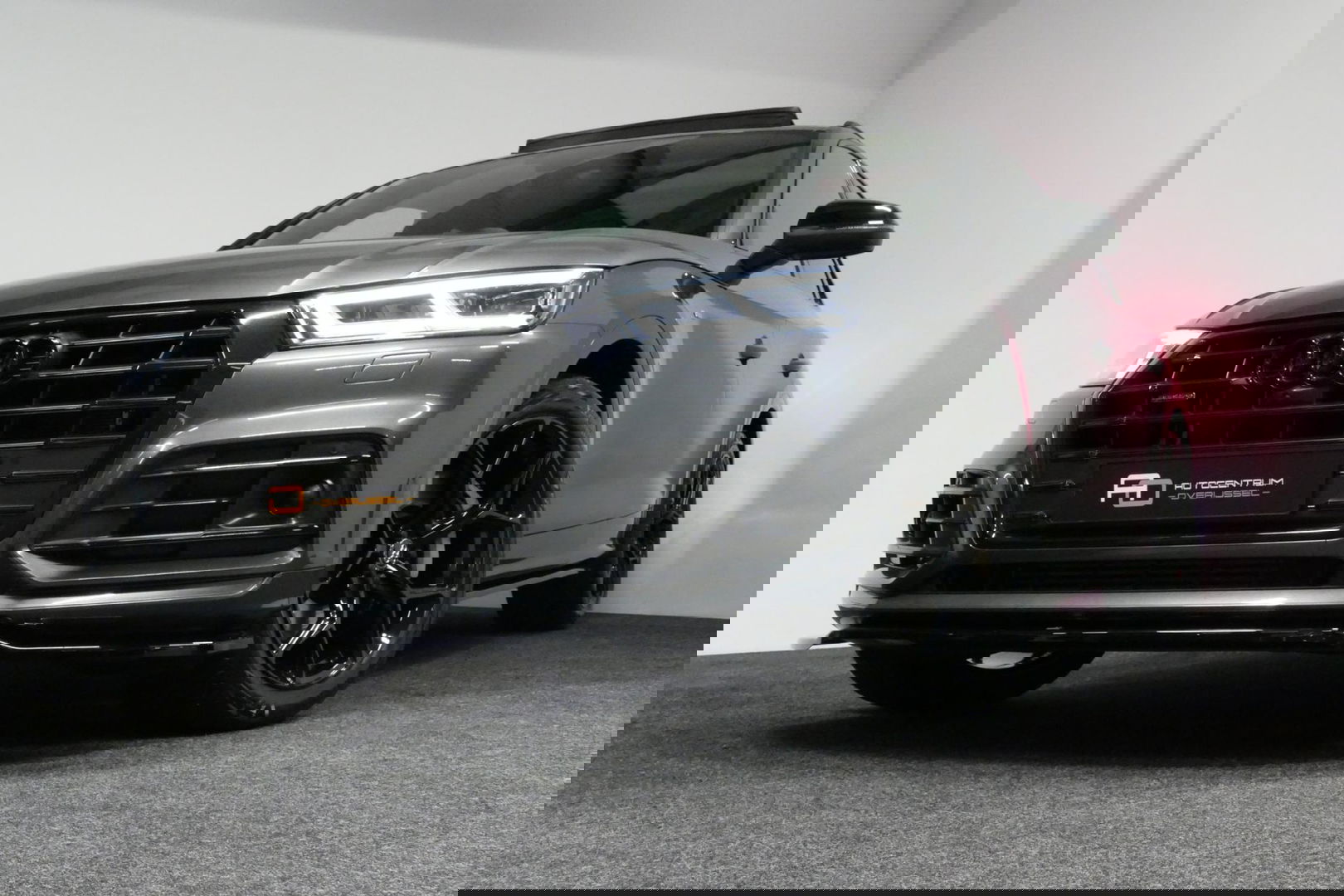 Audi Q5 55 TFSI e quattro Competition S Edition / Maxton Design Bodykit V.2 / Panoramadak / Luchtvering / Elektr. verstelbare voorstoelen / Bang & Olufsen Sound System / Matrix LED Koplampen / Rondomzichtcamera / Apple Carplay - Android Auto / Ambienteverlichting