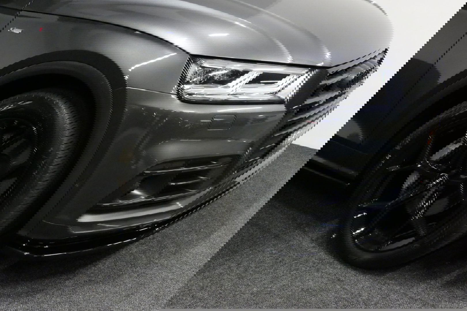 Audi Q5 55 TFSI e quattro Competition S Edition / Maxton Design Bodykit V.2 / Panoramadak / Luchtvering / Elektr. verstelbare voorstoelen / Bang & Olufsen Sound System / Matrix LED Koplampen / Rondomzichtcamera / Apple Carplay - Android Auto / Ambienteverlichting