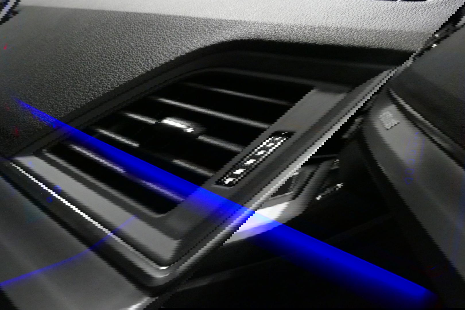 Audi Q5 55 TFSI e quattro Competition S Edition / Maxton Design Bodykit V.2 / Panoramadak / Luchtvering / Elektr. verstelbare voorstoelen / Bang & Olufsen Sound System / Matrix LED Koplampen / Rondomzichtcamera / Apple Carplay - Android Auto / Ambienteverlichting