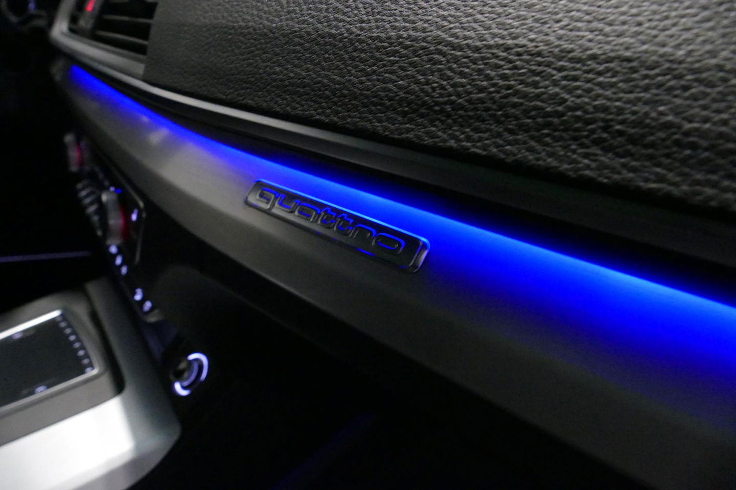 Audi Q5 55 TFSI e quattro Competition S Edition / Maxton Design Bodykit V.2 / Panoramadak / Luchtvering / Elektr. verstelbare voorstoelen / Bang & Olufsen Sound System / Matrix LED Koplampen / Rondomzichtcamera / Apple Carplay - Android Auto / Ambienteverlichting