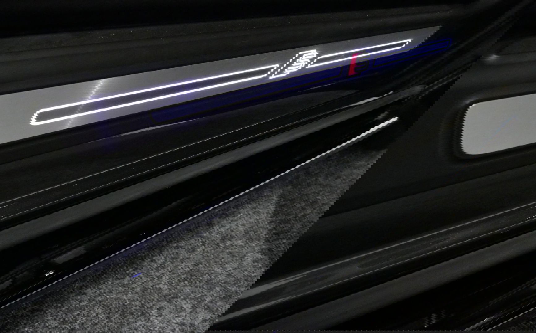 Audi Q5 55 TFSI e quattro Competition S Edition / Maxton Design Bodykit V.2 / Panoramadak / Luchtvering / Elektr. verstelbare voorstoelen / Bang & Olufsen Sound System / Matrix LED Koplampen / Rondomzichtcamera / Apple Carplay - Android Auto / Ambienteverlichting