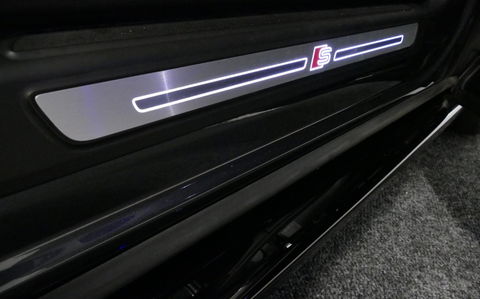 Audi Q5 55 TFSI e quattro Competition S Edition / Maxton Design Bodykit V.2 / Panoramadak / Luchtvering / Elektr. verstelbare voorstoelen / Bang & Olufsen Sound System / Matrix LED Koplampen / Rondomzichtcamera / Apple Carplay - Android Auto / Ambienteverlichting