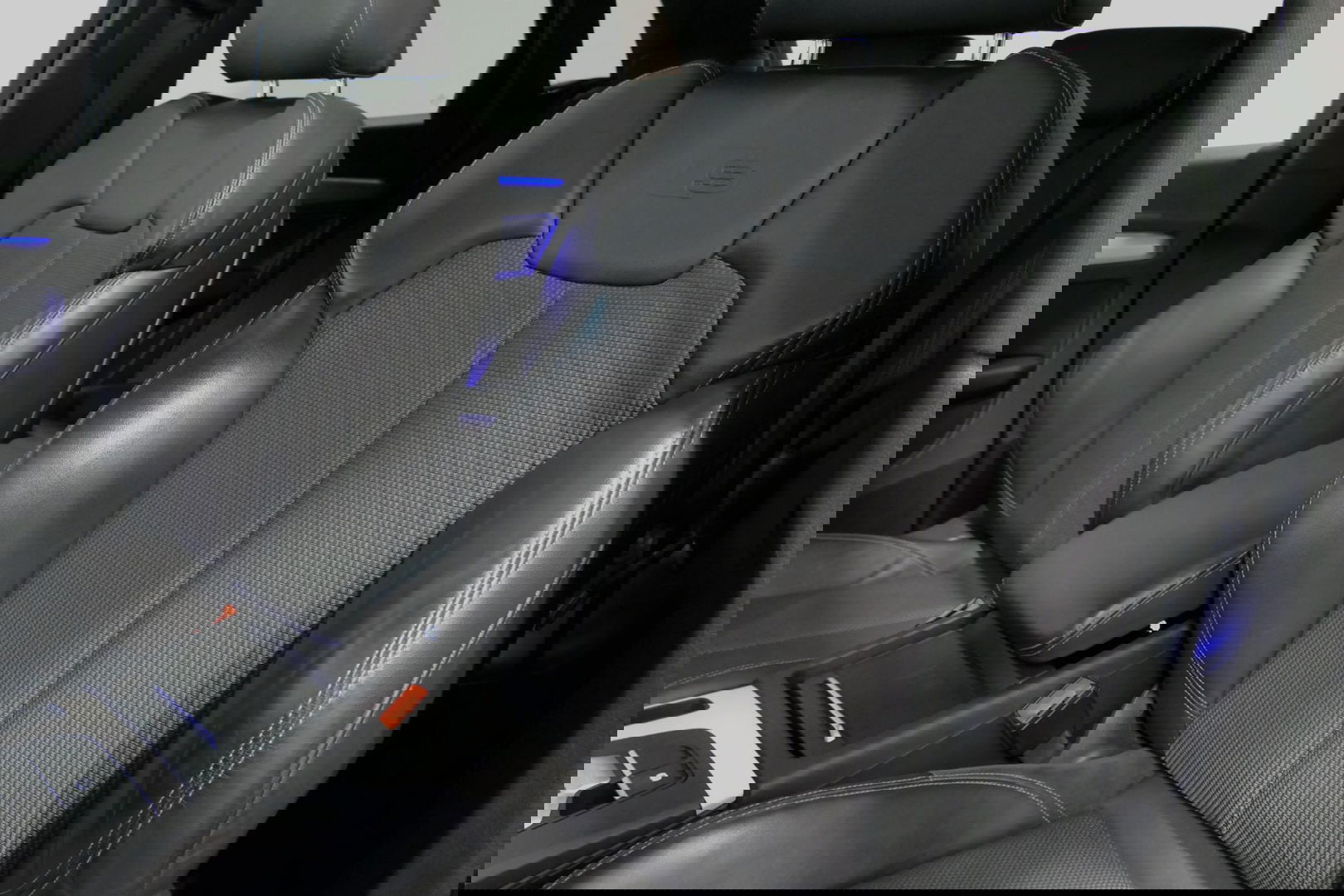 Audi Q5 55 TFSI e quattro Competition S Edition / Maxton Design Bodykit V.2 / Panoramadak / Luchtvering / Elektr. verstelbare voorstoelen / Bang & Olufsen Sound System / Matrix LED Koplampen / Rondomzichtcamera / Apple Carplay - Android Auto / Ambienteverlichting