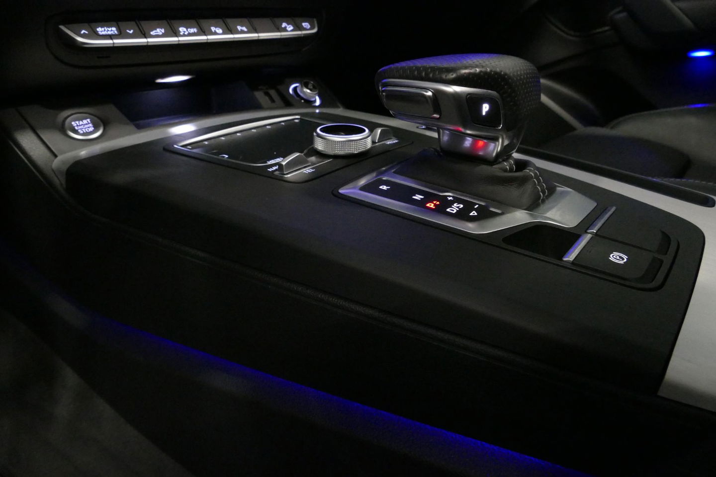 Audi Q5 55 TFSI e quattro Competition S Edition / Maxton Design Bodykit V.2 / Panoramadak / Luchtvering / Elektr. verstelbare voorstoelen / Bang & Olufsen Sound System / Matrix LED Koplampen / Rondomzichtcamera / Apple Carplay - Android Auto / Ambienteverlichting