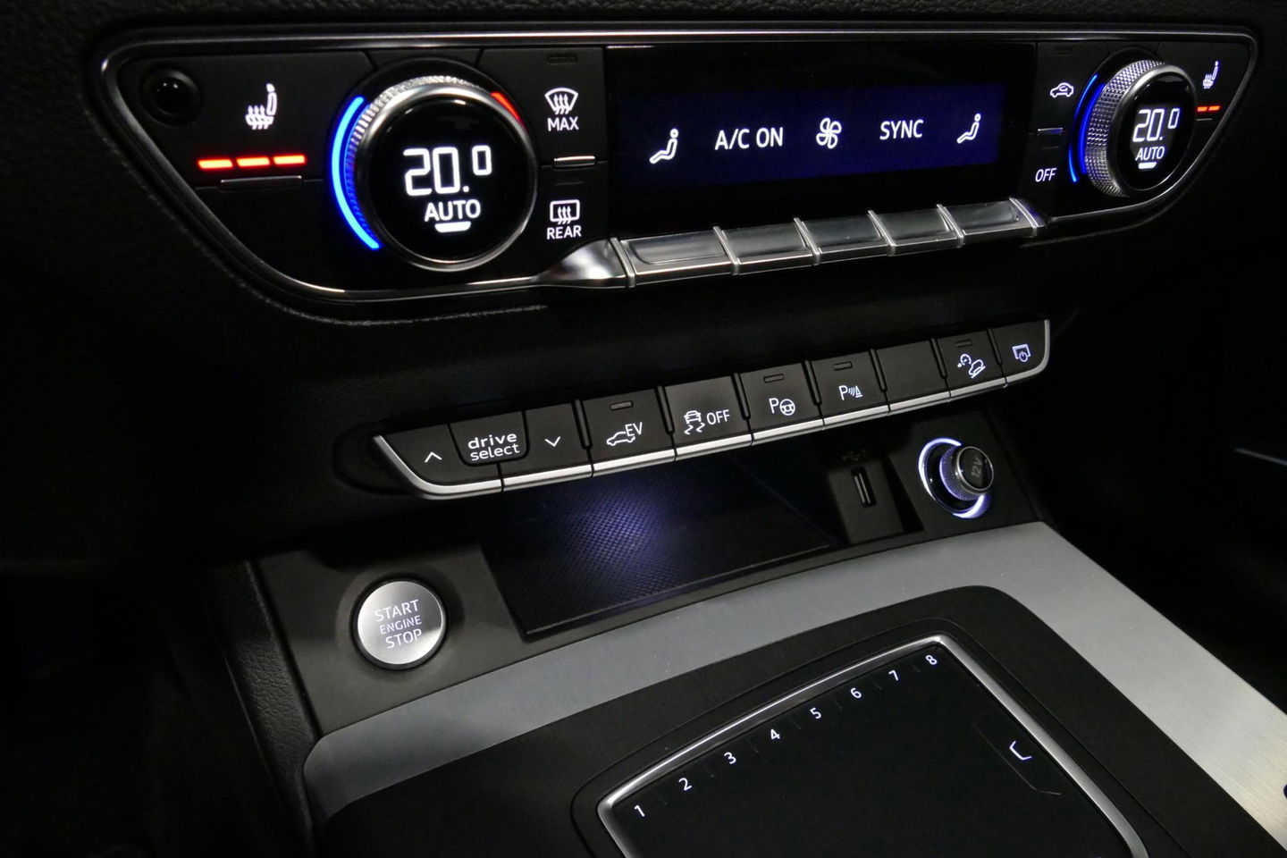 Audi Q5 55 TFSI e quattro Competition S Edition / Maxton Design Bodykit V.2 / Panoramadak / Luchtvering / Elektr. verstelbare voorstoelen / Bang & Olufsen Sound System / Matrix LED Koplampen / Rondomzichtcamera / Apple Carplay - Android Auto / Ambienteverlichting