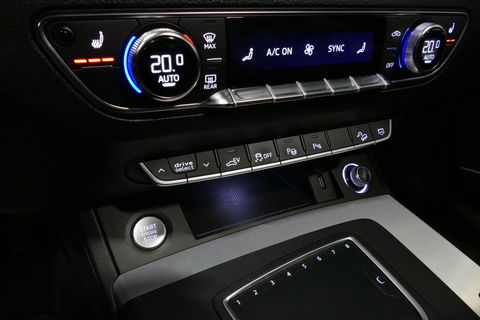 Audi Q5 55 TFSI e quattro Competition S Edition / Maxton Design Bodykit V.2 / Panoramadak / Luchtvering / Elektr. verstelbare voorstoelen / Bang & Olufsen Sound System / Matrix LED Koplampen / Rondomzichtcamera / Apple Carplay - Android Auto / Ambienteverlichting