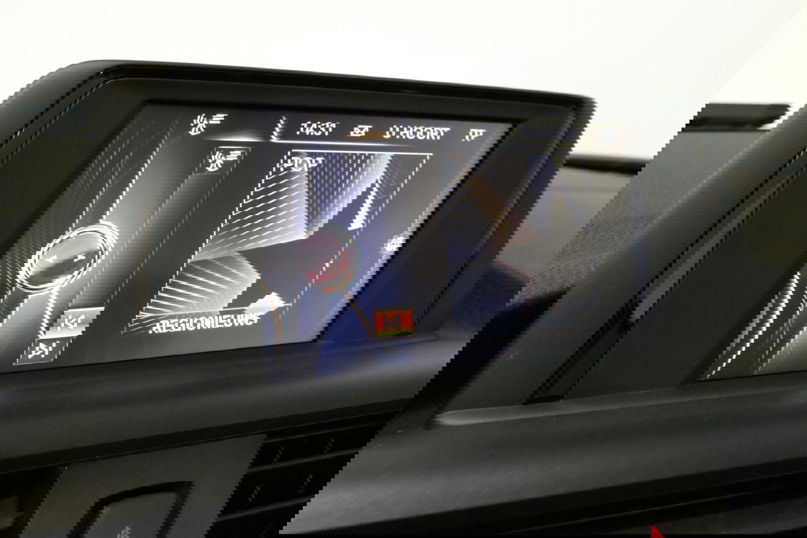 BMW 2 Serie Cabrio 218i Essential / Stoelverwarming / Windscherm / Climatronic / 19'' LMV / Parkeersensoren achter / BMW Radio Professional / Licht- & regensensor / Multimedia systeem