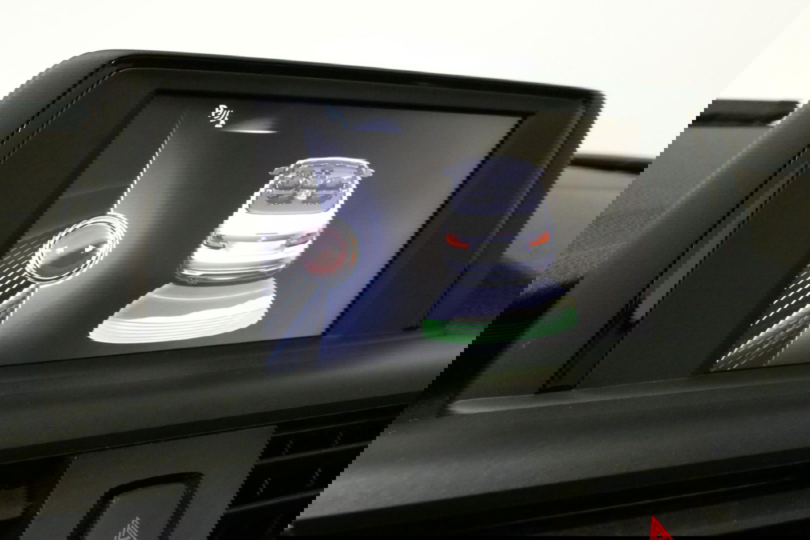 BMW 2 Serie Cabrio 218i Essential / Stoelverwarming / Windscherm / Climatronic / 19'' LMV / Parkeersensoren achter / BMW Radio Professional / Licht- & regensensor / Multimedia systeem