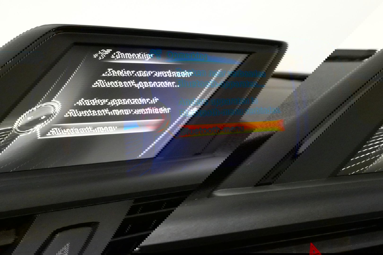 BMW 2 Serie Cabrio 218i Essential / Stoelverwarming / Windscherm / Climatronic / 19'' LMV / Parkeersensoren achter / BMW Radio Professional / Licht- & regensensor / Multimedia systeem