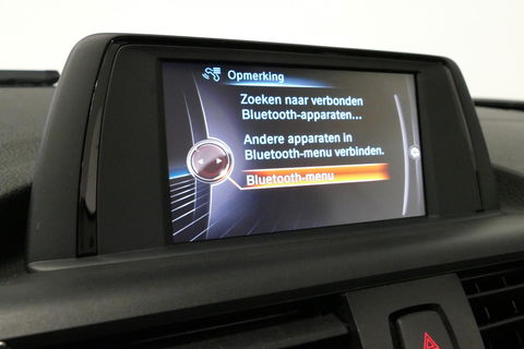 BMW 2 Serie Cabrio 218i Essential / Stoelverwarming / Windscherm / Climatronic / 19'' LMV / Parkeersensoren achter / BMW Radio Professional / Licht- & regensensor / Multimedia systeem