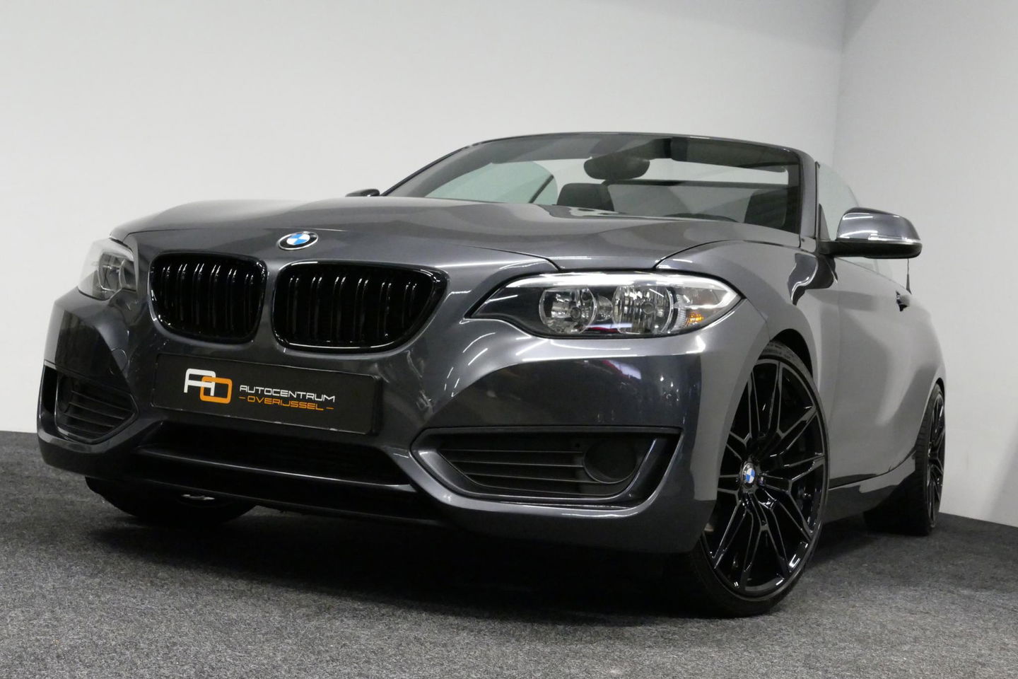 BMW 2 Serie Cabrio 218i Essential / Stoelverwarming / Windscherm / Climatronic / 19'' LMV / Parkeersensoren achter / BMW Radio Professional / Licht- & regensensor / Multimedia systeem