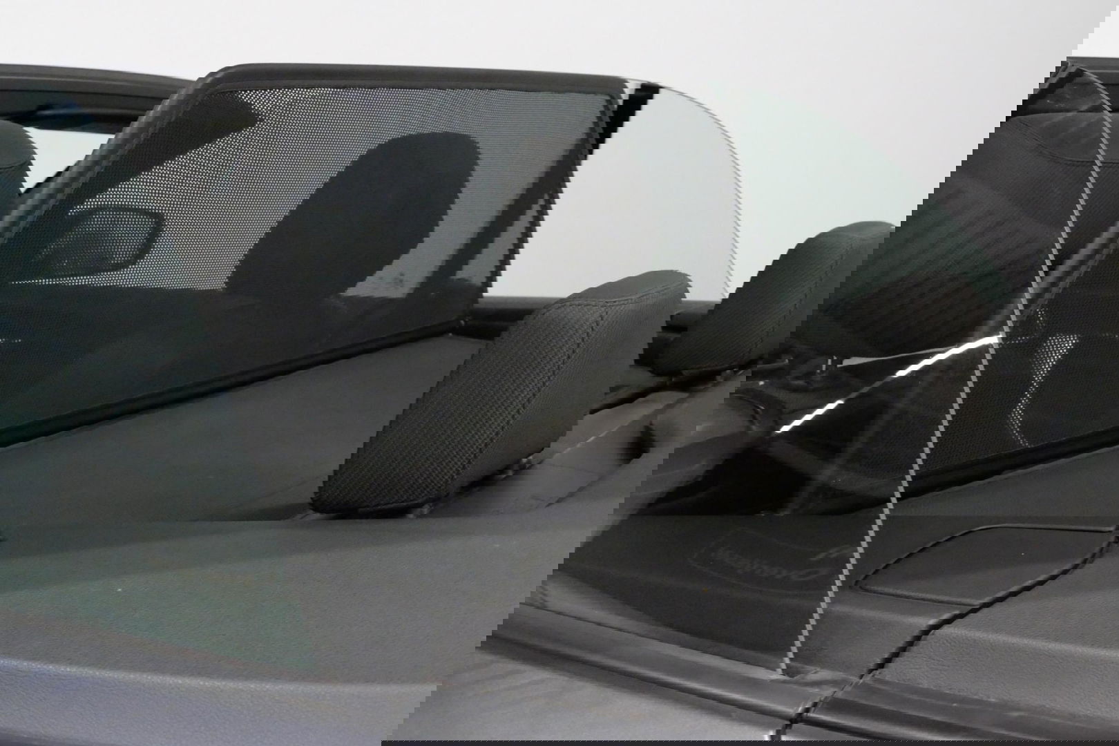 BMW 2 Serie Cabrio 218i Essential / Stoelverwarming / Windscherm / Climatronic / 19'' LMV / Parkeersensoren achter / BMW Radio Professional / Licht- & regensensor / Multimedia systeem