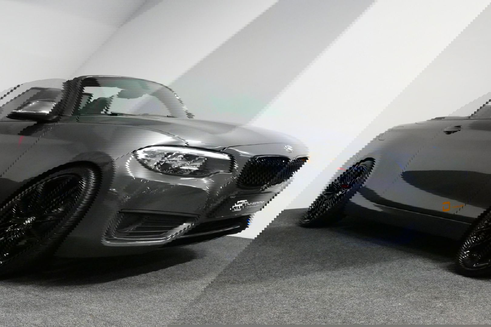 BMW 2 Serie Cabrio 218i Essential / Stoelverwarming / Windscherm / Climatronic / 19'' LMV / Parkeersensoren achter / BMW Radio Professional / Licht- & regensensor / Multimedia systeem