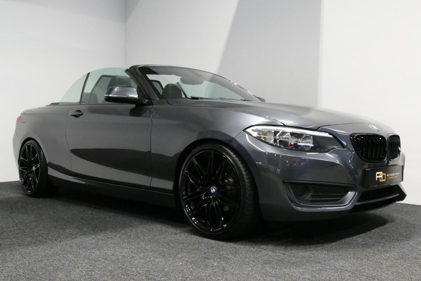 BMW 2 Serie Cabrio 218i Essential / Stoelverwarming / Windscherm / Climatronic / 19'' LMV / Parkeersensoren achter / BMW Radio Professional / Licht- & regensensor / Multimedia systeem