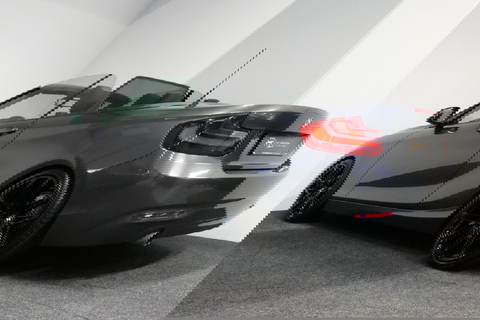 BMW 2 Serie Cabrio 218i Essential / Stoelverwarming / Windscherm / Climatronic / 19'' LMV / Parkeersensoren achter / BMW Radio Professional / Licht- & regensensor / Multimedia systeem