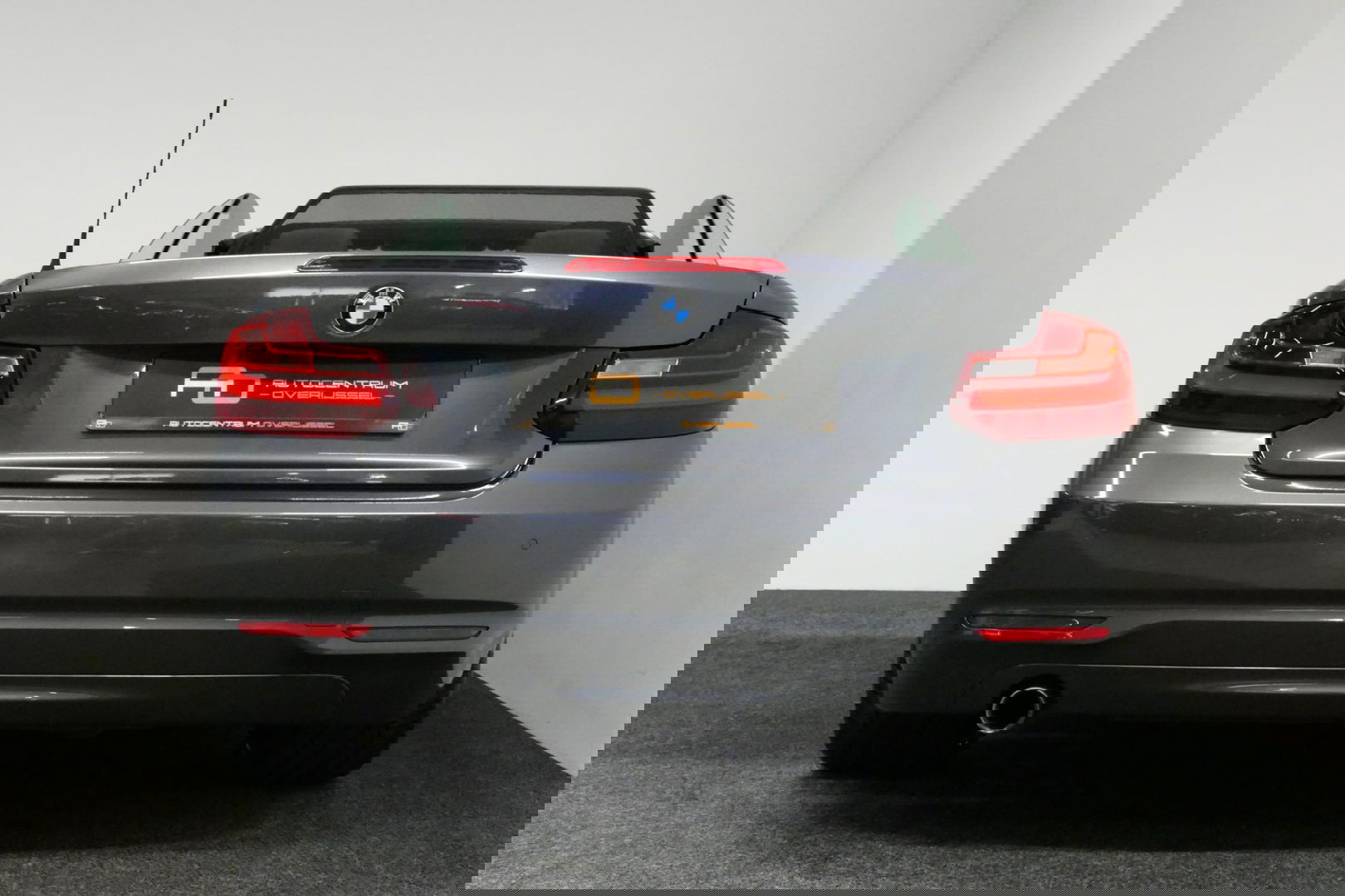 BMW 2 Serie Cabrio 218i Essential / Stoelverwarming / Windscherm / Climatronic / 19'' LMV / Parkeersensoren achter / BMW Radio Professional / Licht- & regensensor / Multimedia systeem