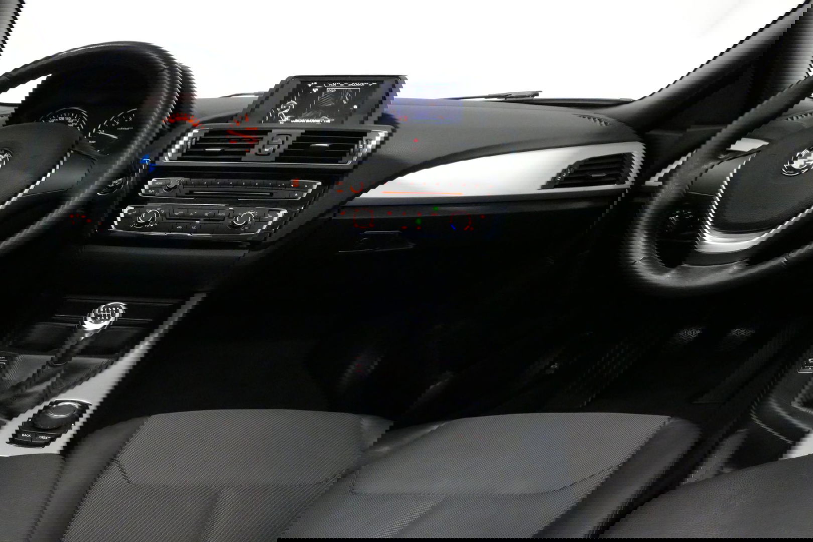 BMW 2 Serie Cabrio 218i Essential / Stoelverwarming / Windscherm / Climatronic / 19'' LMV / Parkeersensoren achter / BMW Radio Professional / Licht- & regensensor / Multimedia systeem