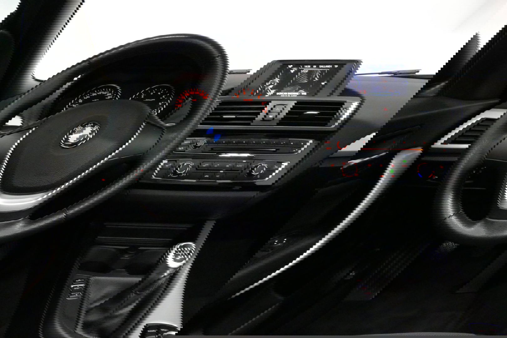 BMW 2 Serie Cabrio 218i Essential / Stoelverwarming / Windscherm / Climatronic / 19'' LMV / Parkeersensoren achter / BMW Radio Professional / Licht- & regensensor / Multimedia systeem