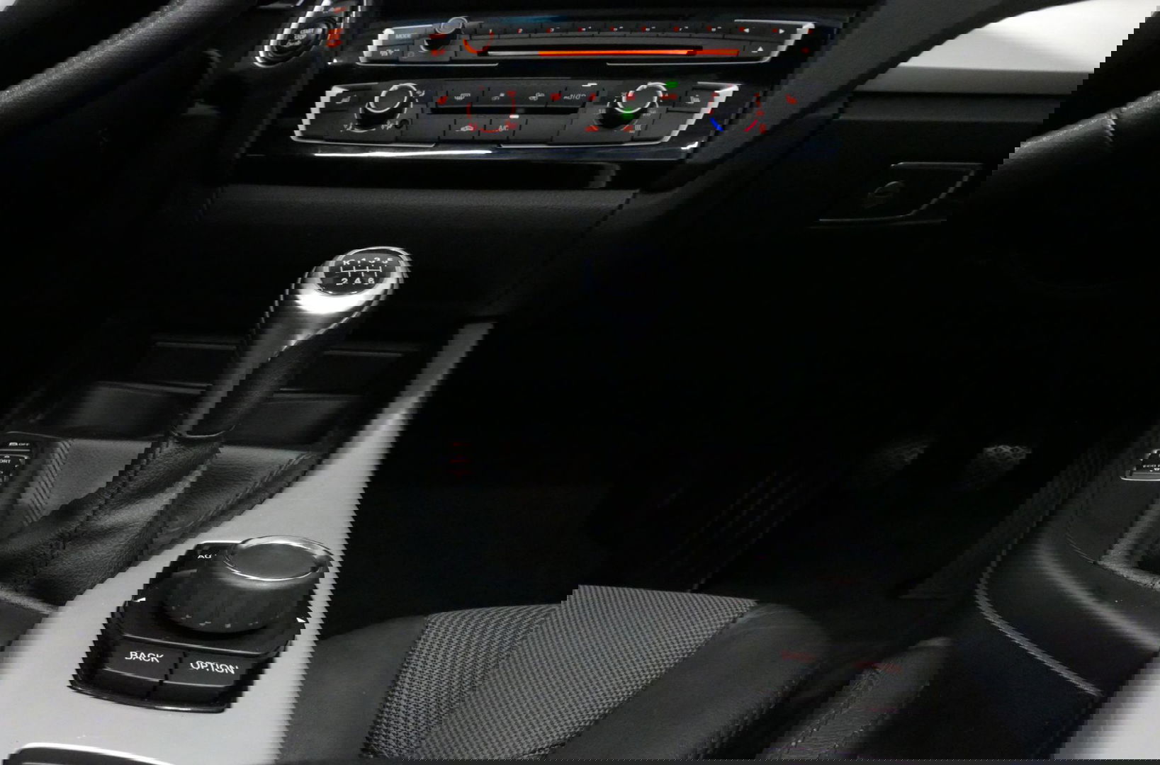 BMW 2 Serie Cabrio 218i Essential / Stoelverwarming / Windscherm / Climatronic / 19'' LMV / Parkeersensoren achter / BMW Radio Professional / Licht- & regensensor / Multimedia systeem