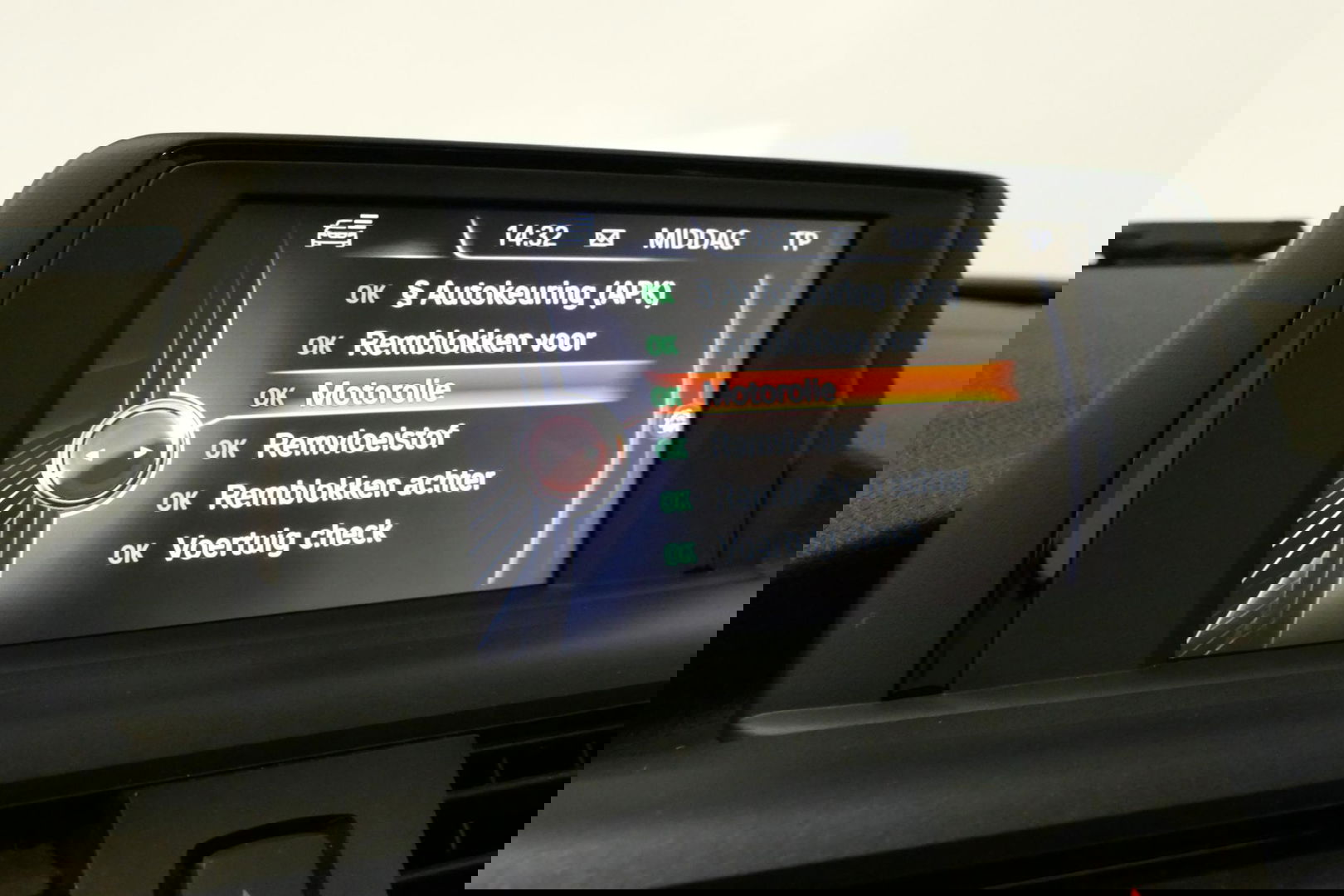 BMW 2 Serie Cabrio 218i Essential / Stoelverwarming / Windscherm / Climatronic / 19'' LMV / Parkeersensoren achter / BMW Radio Professional / Licht- & regensensor / Multimedia systeem