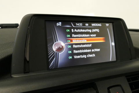 BMW 2 Serie Cabrio 218i Essential / Stoelverwarming / Windscherm / Climatronic / 19'' LMV / Parkeersensoren achter / BMW Radio Professional / Licht- & regensensor / Multimedia systeem