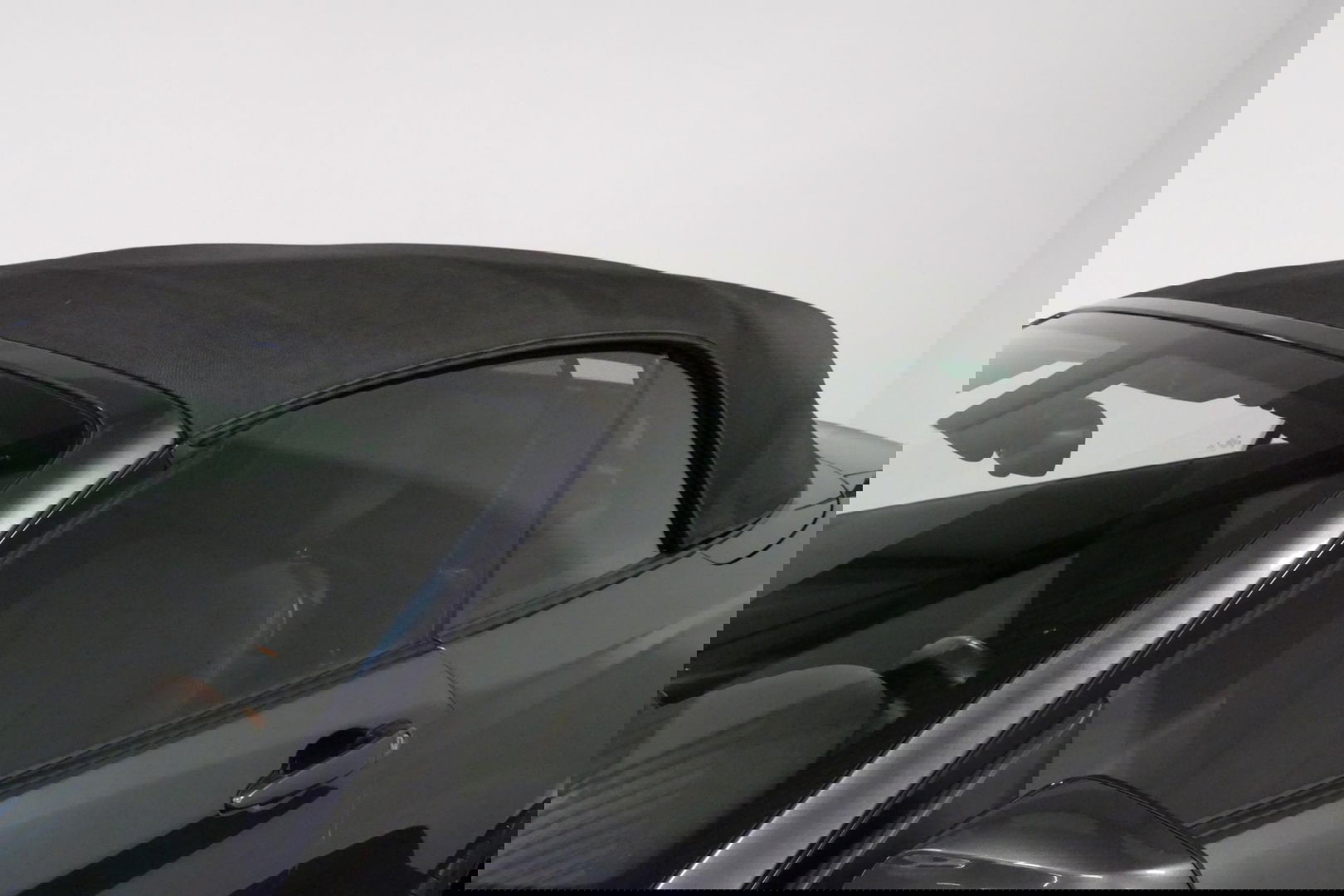 BMW 2 Serie Cabrio 218i Essential / Stoelverwarming / Windscherm / Climatronic / 19'' LMV / Parkeersensoren achter / BMW Radio Professional / Licht- & regensensor / Multimedia systeem