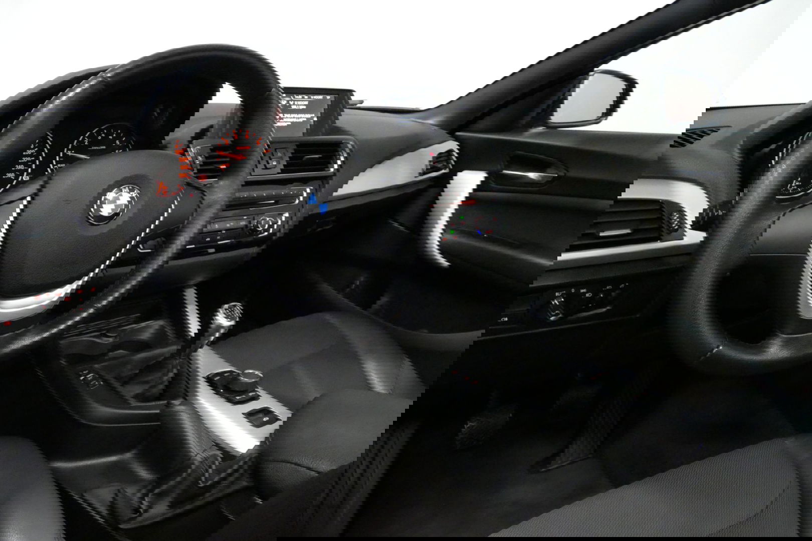 BMW 2 Serie Cabrio 218i Essential / Stoelverwarming / Windscherm / Climatronic / 19'' LMV / Parkeersensoren achter / BMW Radio Professional / Licht- & regensensor / Multimedia systeem