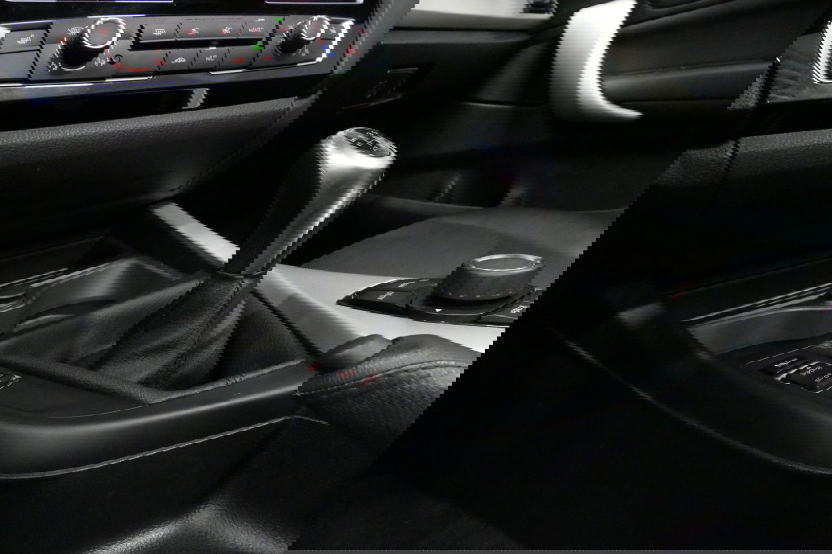 BMW 2 Serie Cabrio 218i Essential / Stoelverwarming / Windscherm / Climatronic / 19'' LMV / Parkeersensoren achter / BMW Radio Professional / Licht- & regensensor / Multimedia systeem