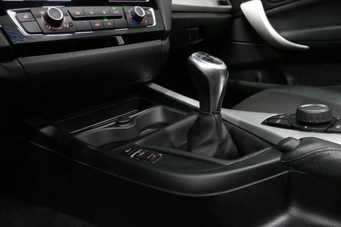 BMW 2 Serie Cabrio 218i Essential / Stoelverwarming / Windscherm / Climatronic / 19'' LMV / Parkeersensoren achter / BMW Radio Professional / Licht- & regensensor / Multimedia systeem