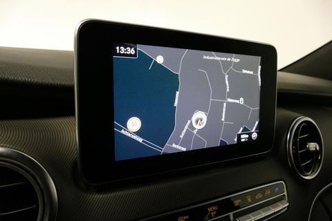 Mercedes-Benz V-Klasse 250d Lang DC AMG Line / MARGE / Burmester Surround Sound / Rondomzicht camera / Ambienteverlichting / 19'' LMV / Dodehoek detectie / Cruise Control / Trekhaak / Elektrische schuifdeuren L + R / Navigatie / Achteruitrijcamera / Agility Control