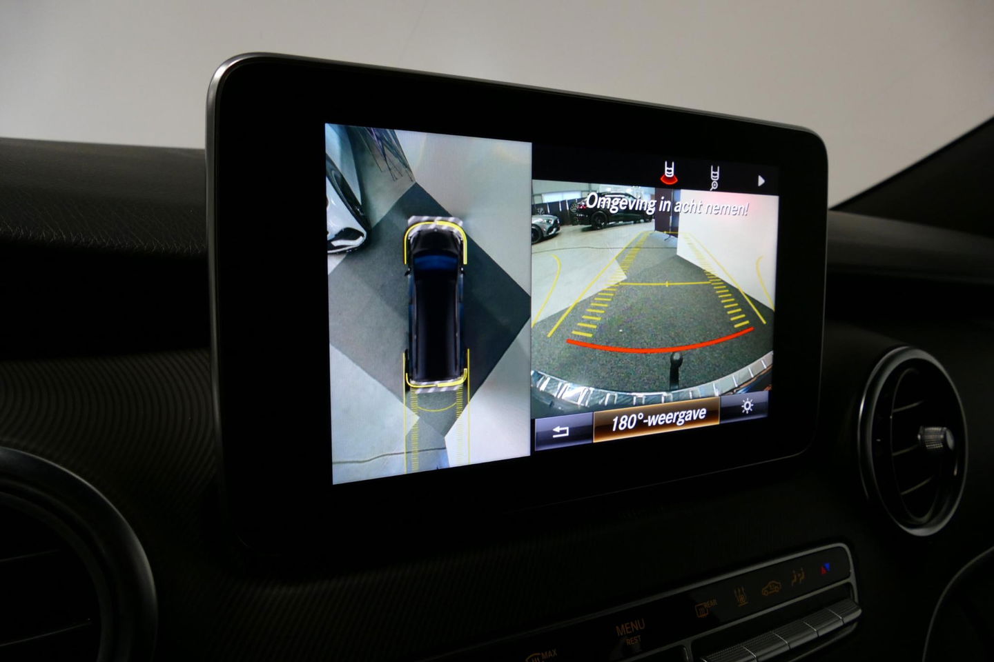 Mercedes-Benz V-Klasse 250d Lang DC AMG Line / MARGE / Burmester Surround Sound / Rondomzicht camera / Ambienteverlichting / 19'' LMV / Dodehoek detectie / Cruise Control / Trekhaak / Elektrische schuifdeuren L + R / Navigatie / Achteruitrijcamera / Agility Control