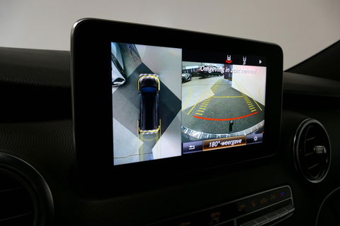 Mercedes-Benz V-Klasse 250d Lang DC AMG Line / MARGE / Burmester Surround Sound / Rondomzicht camera / Ambienteverlichting / 19'' LMV / Dodehoek detectie / Cruise Control / Trekhaak / Elektrische schuifdeuren L + R / Navigatie / Achteruitrijcamera / Agility Control