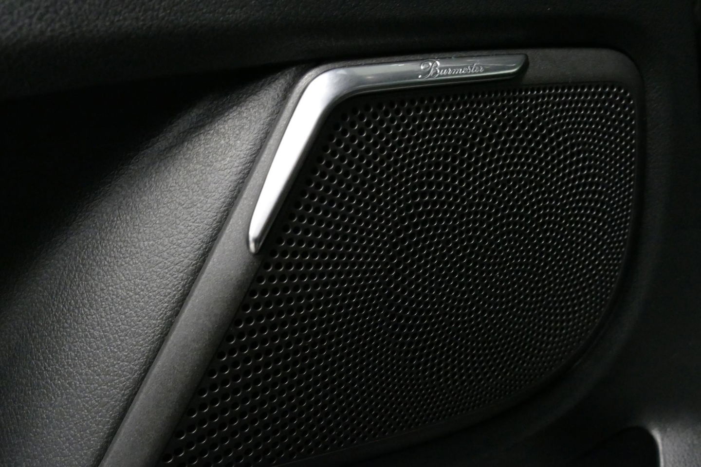 Mercedes-Benz V-Klasse 250d Lang DC AMG Line / MARGE / Burmester Surround Sound / Rondomzicht camera / Ambienteverlichting / 19'' LMV / Dodehoek detectie / Cruise Control / Trekhaak / Elektrische schuifdeuren L + R / Navigatie / Achteruitrijcamera / Agility Control