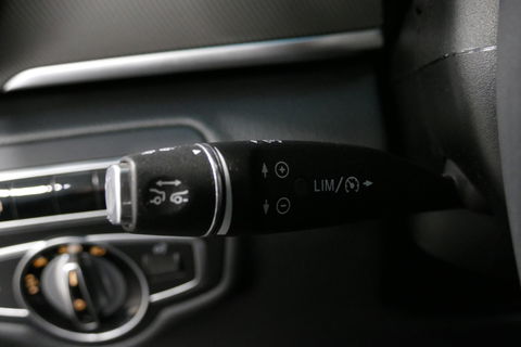 Mercedes-Benz V-Klasse 250d Lang DC AMG Line / MARGE / Burmester Surround Sound / Rondomzicht camera / Ambienteverlichting / 19'' LMV / Dodehoek detectie / Cruise Control / Trekhaak / Elektrische schuifdeuren L + R / Navigatie / Achteruitrijcamera / Agility Control