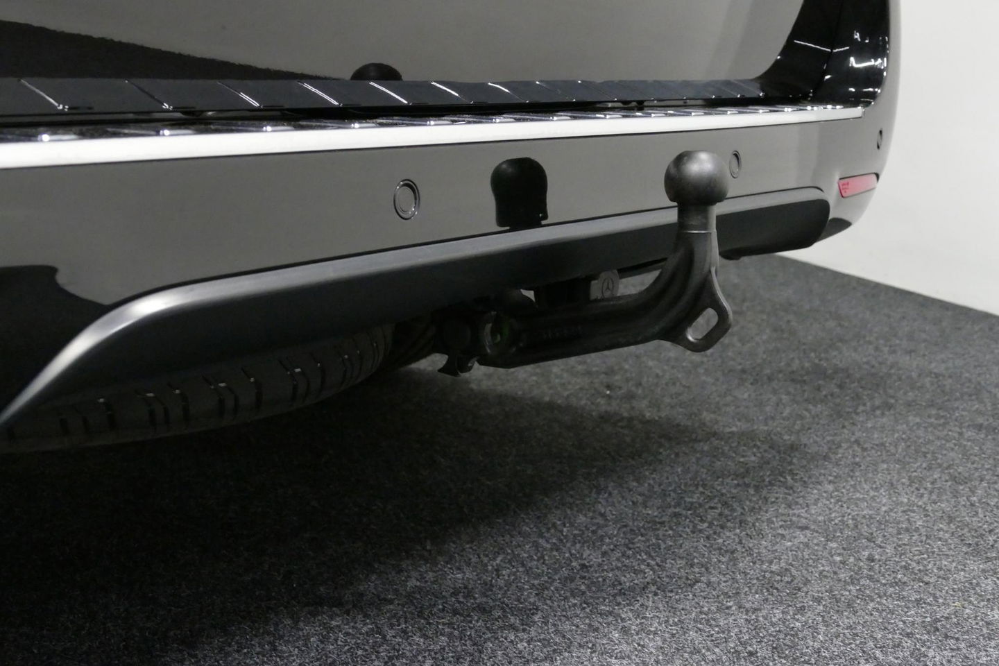 Mercedes-Benz V-Klasse 250d Lang DC AMG Line / MARGE / Burmester Surround Sound / Rondomzicht camera / Ambienteverlichting / 19'' LMV / Dodehoek detectie / Cruise Control / Trekhaak / Elektrische schuifdeuren L + R / Navigatie / Achteruitrijcamera / Agility Control