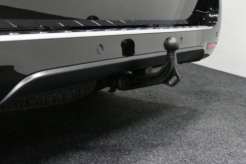 Mercedes-Benz V-Klasse 250d Lang DC AMG Line / MARGE / Burmester Surround Sound / Rondomzicht camera / Ambienteverlichting / 19'' LMV / Dodehoek detectie / Cruise Control / Trekhaak / Elektrische schuifdeuren L + R / Navigatie / Achteruitrijcamera / Agility Control